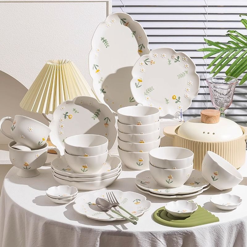 Little Daisy Embossed Tableware Set - 1